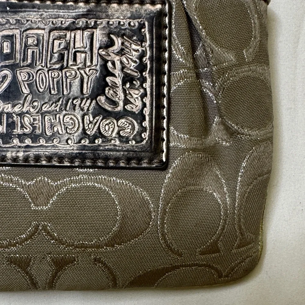 Coach‎ Poppy Signature Silver Wristlet | Glitter Patch Mini